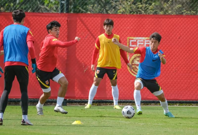推荐：曼城-1.75西甲前瞻：巴塞罗那 VS 马德里竞技时间：2023-12-04 04:00巴萨近期状态有所起伏，目前9胜4平1负的战绩，位列联赛第4位。